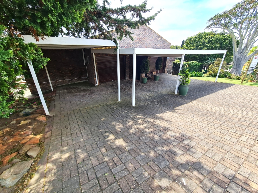 4 Bedroom Property for Sale in Wavecrest Eastern Cape